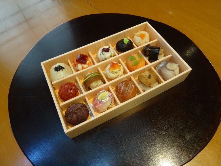 お客様に感動を与えるつまみ寿司　～花梓侘～