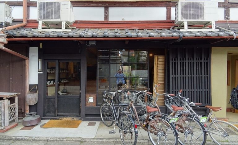 ～京町家の古き面影を感じながら、食事を楽しむことができるカフェ～ スターダスト