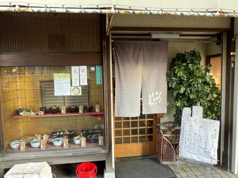 古くから続く伝統的な蕎麦屋「鶴喜」
